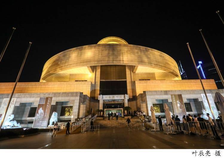 夜上海上海博物馆今年首度夜间开放精美文创66折让利公众