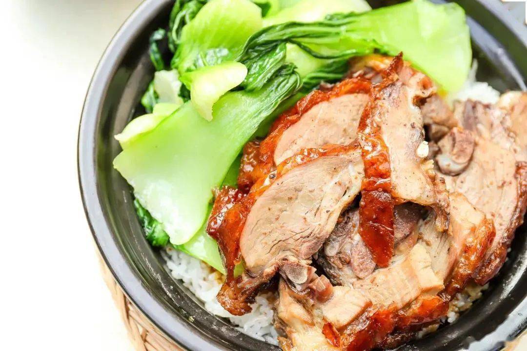 瑞联美食广场尚饮港的水果茶,是每次出校都要买上一杯的存在.