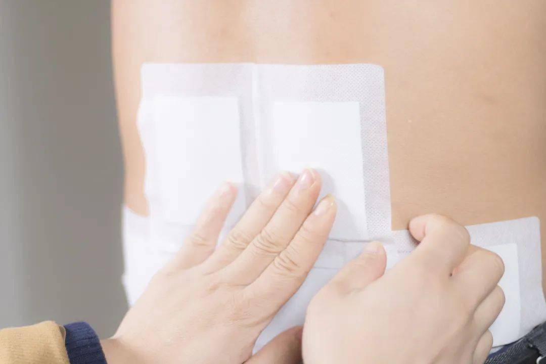 防病强身贴膏药有讲究贴错疗效减半