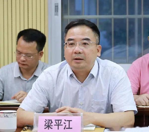 梁平江在作表态发言时指出,在肯定成绩的同时,必须认清形势,保持清醒
