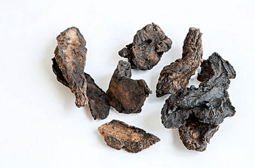 《药性赋》中医学认为,生地黄味甘,苦,性寒,无毒,归心,肝,肾经,能清热