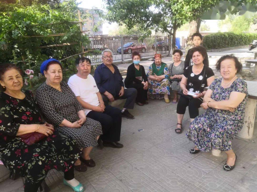 民族团结一家亲石河子市向阳街道29社区民族团结楼栋欢笑多点击文末