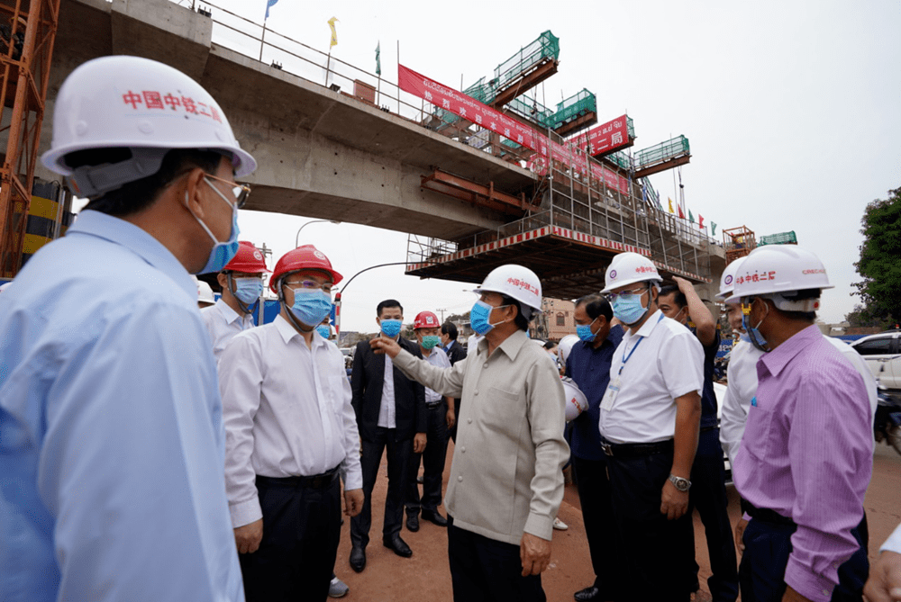 老中铁路有限公司总经理肖乾文代表中老铁路项目进行汇报,衷心感谢本