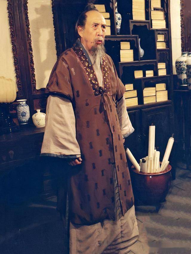 红楼梦中,他被儿子气死,却是对儿子期望最厚重的一位父亲_秦钟