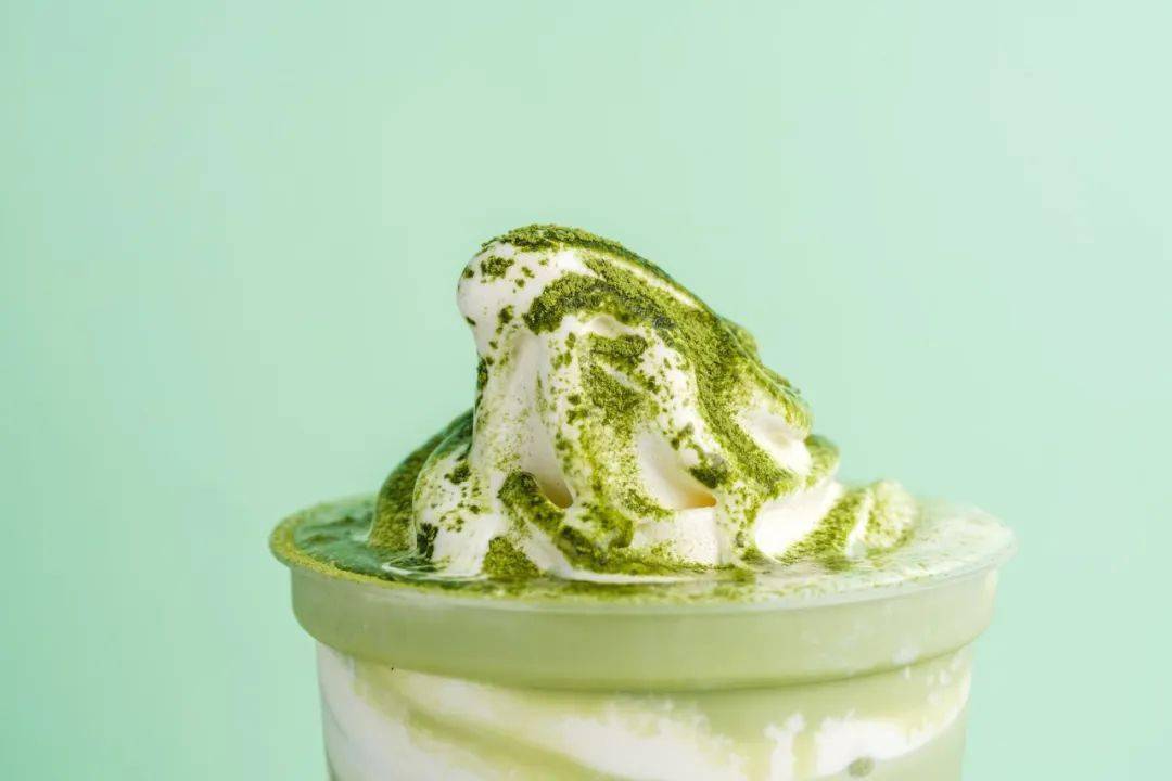 淡淡的抹茶奶茶 甜甜的冰淇淋 还有q弹爽滑的抹茶奶冻 绘出夏日的一抹