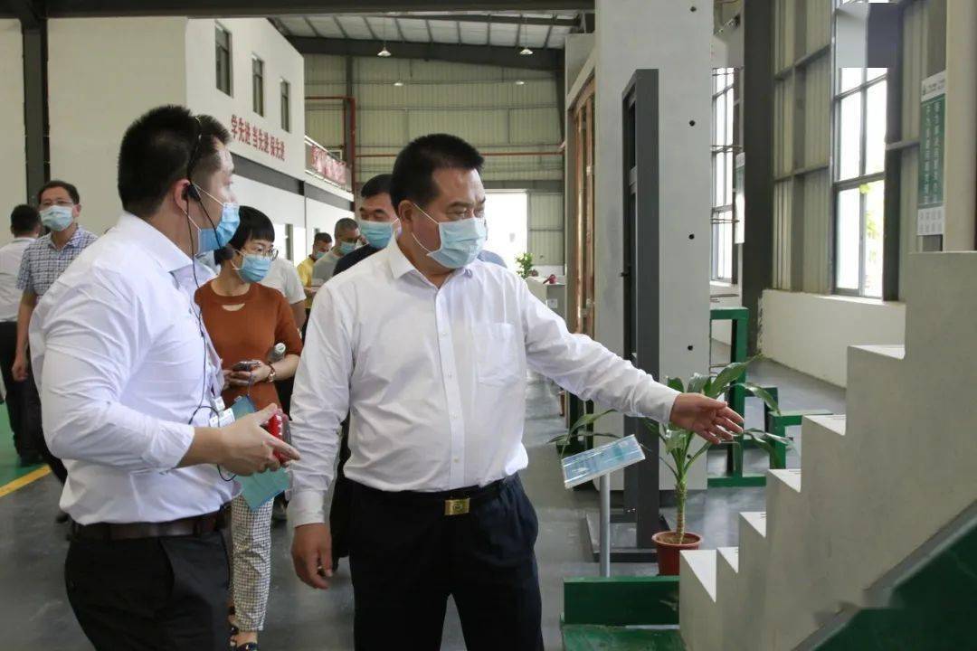 深圳市侨商会名誉会长杨松,副会长杨晓企业广胜达集团-湛江市政府