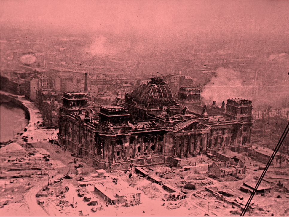 就是被炸毁的,被苏联红军插上征服红旗的德国柏林的国会大厦