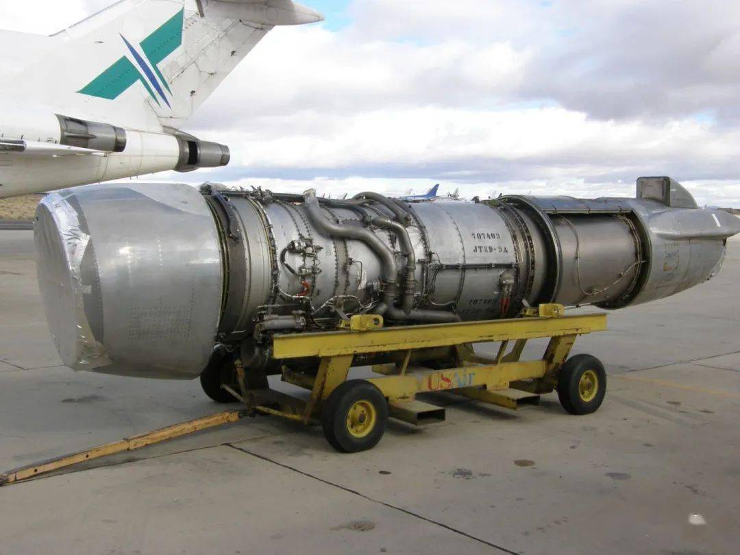 初代737的发动机和dc-9以及727一样,都是普惠的jt8d.