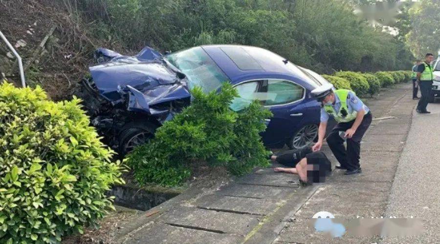 【福建泉州】永春:"玛莎拉蒂男"撞惨了