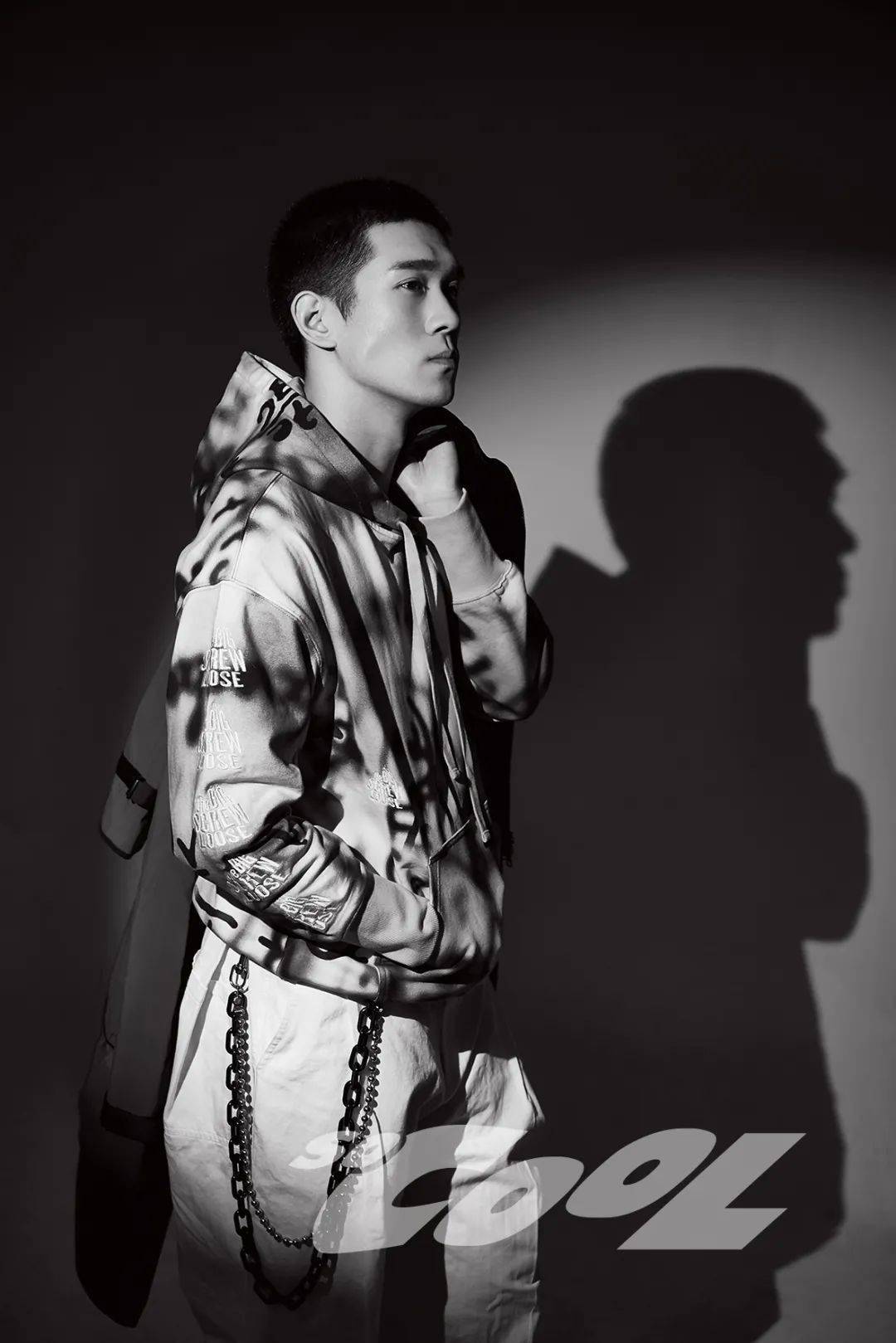 glitter | 傲骨临风 步履未停——周陆啦_角色