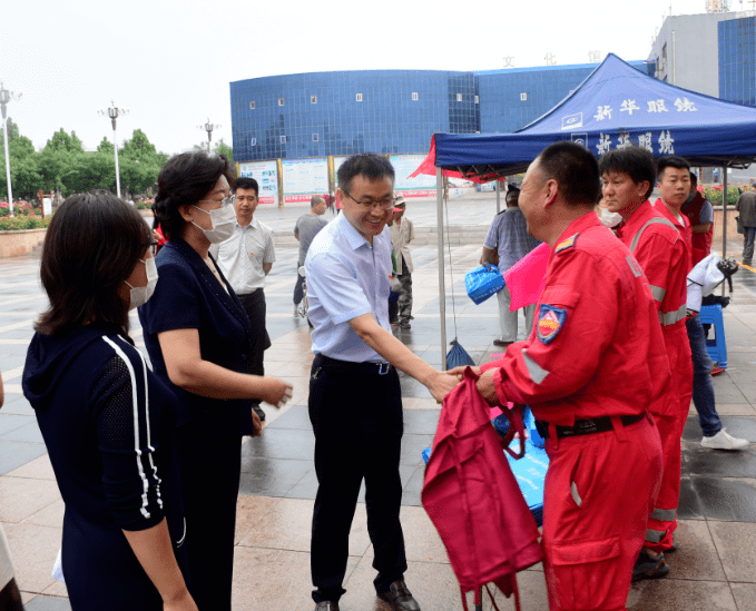 昨天遵化人民广场有个大活动主题亮了