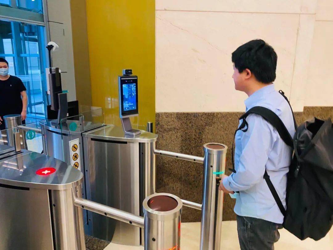 还在用手机扫码健康宝迈入无码刷脸时代