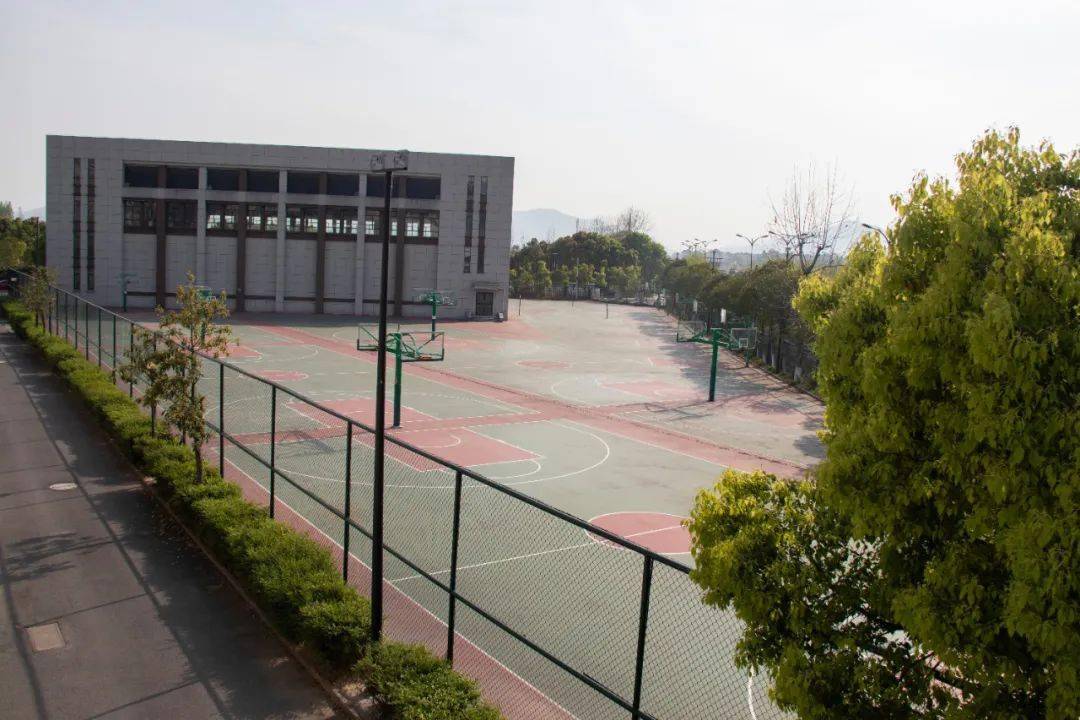 场中欢迎您场口中学是一所值得信赖的好学校