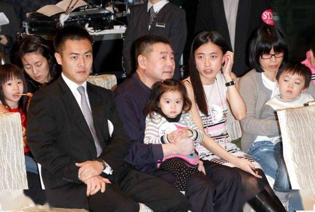 刘銮雄健康告急全家分产曝长子将股份全给甘比子女市值达21亿