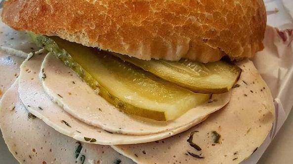 黄肠是巴伐利亚州的传统香肠,因为其肠衣的颜色而得名,这种透亮的黄是