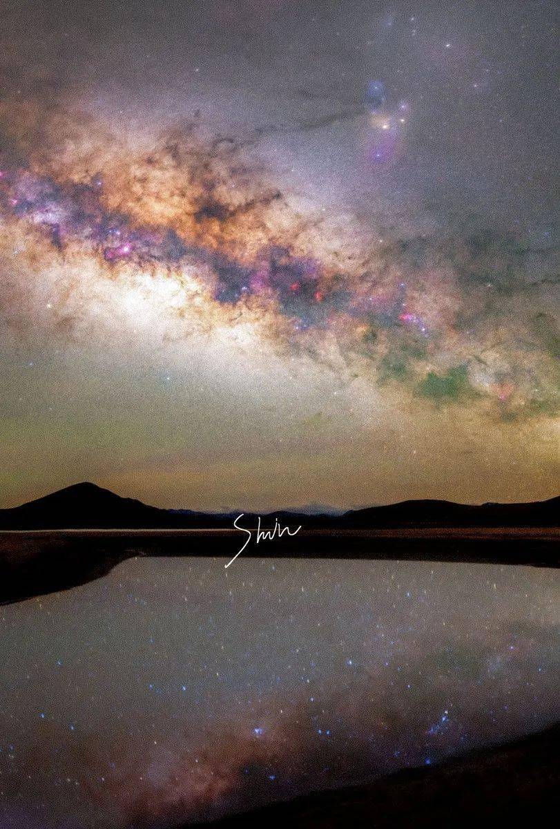 便被星辰所震撼,可是城市天际线的光污染却让照片中只留下了几点星痕