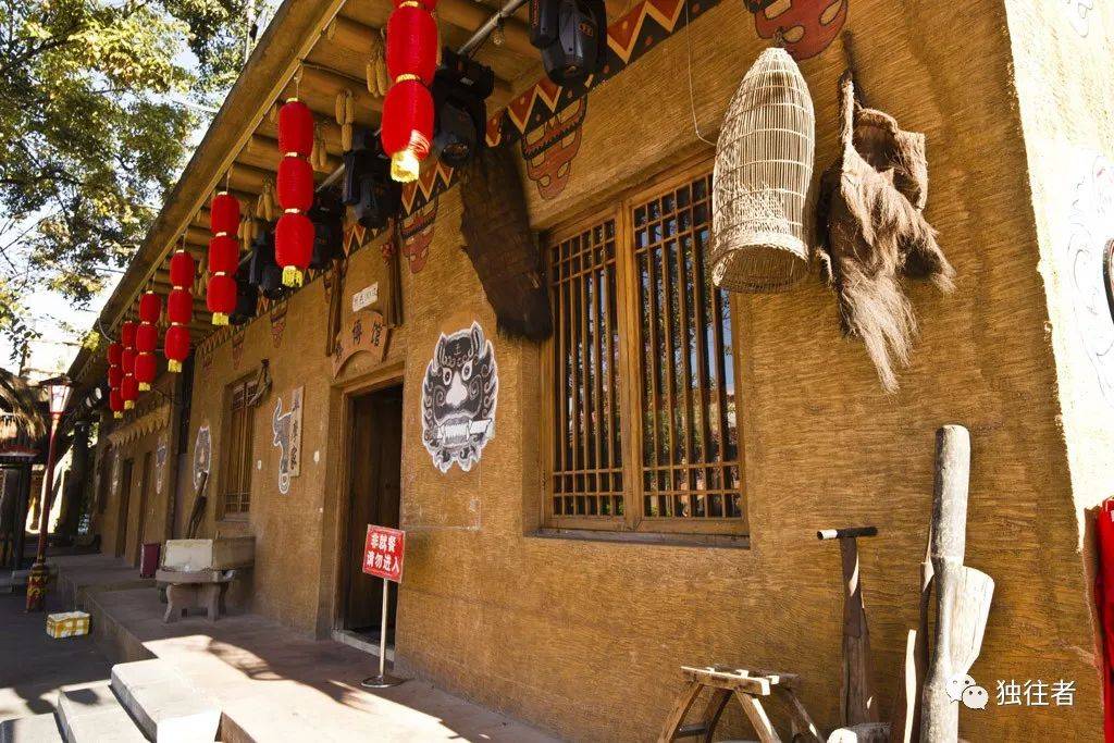 去楚雄彝人部落,了解彝族民族风情,观原生态彝族市井文化_彝人古镇