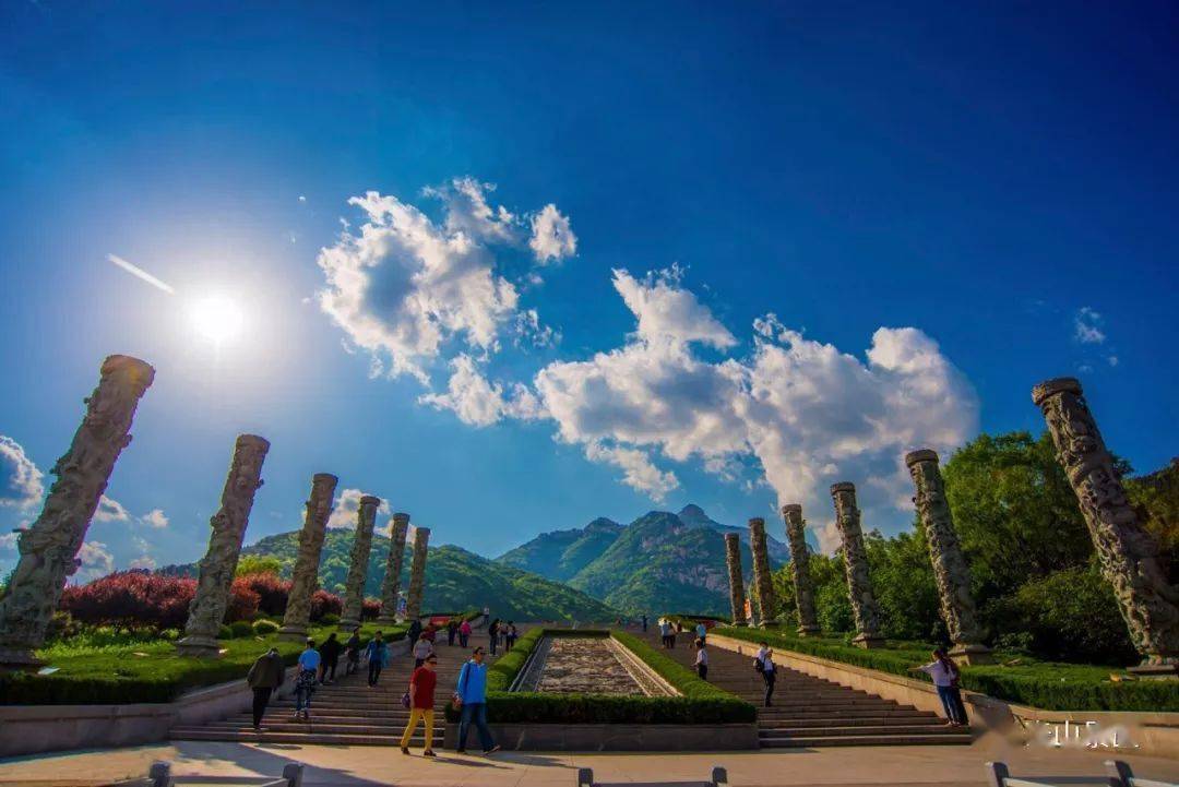 泰山天地广场诗刻解读