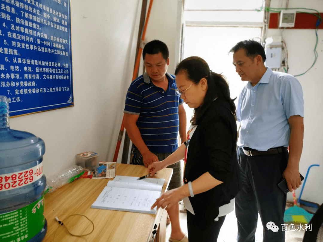 靖西市副市长覃燕检查防汛工作