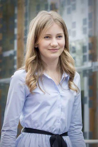 18岁的比利时未来女王小公主12岁时就已经可以用中文和人们进行简单的