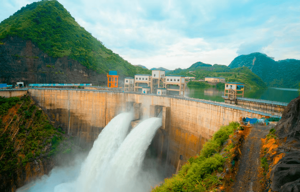 近日来,贵州省黔西南州多地连续出现强降雨天气,马岭工程库区上游的