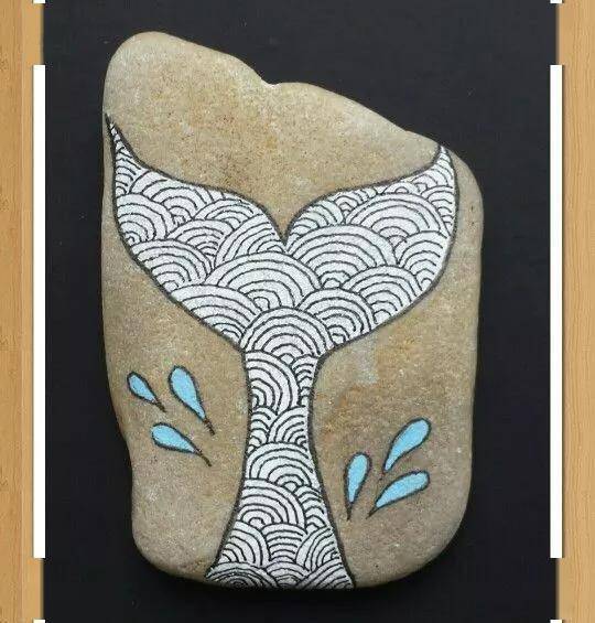 平时去外面玩捡点鹅卵石回来,买点颜料看能画哦,各种涂鸦很解压,也