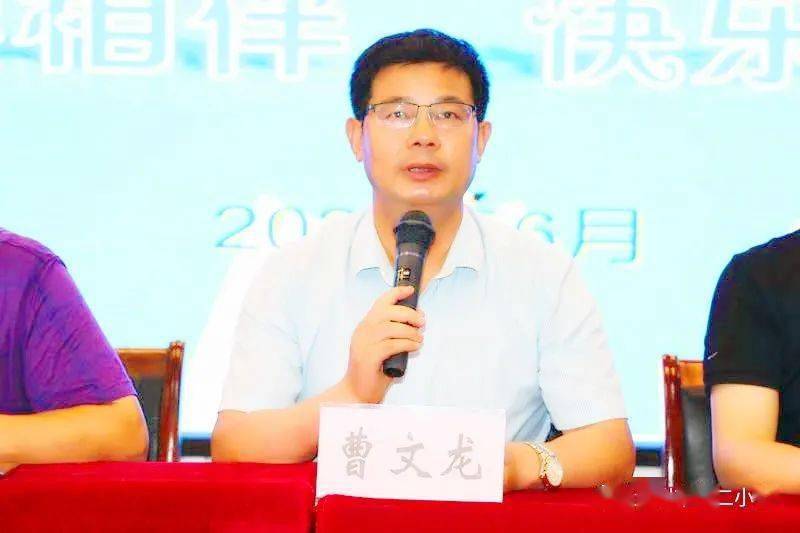 校长曹文龙致辞并宣布数学节开幕教师代表发言学生代表发言在接下来为