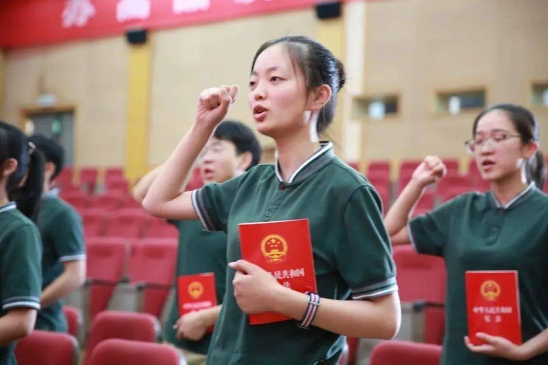 头条荣誉与责任江苏省邗江中学2020届高三毕业典礼暨十八岁成人仪式