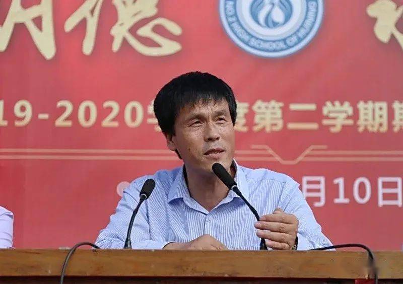 会宁二中举行总结表彰大会