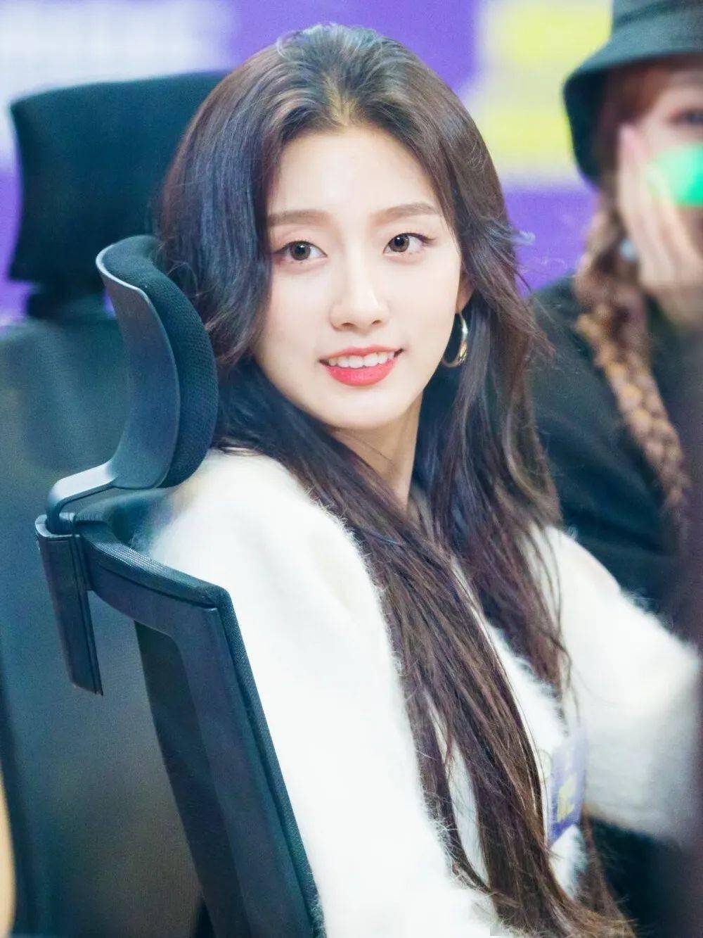 谁说单眼皮不好看这位可甜可盐的女爱豆照样颜值逆天