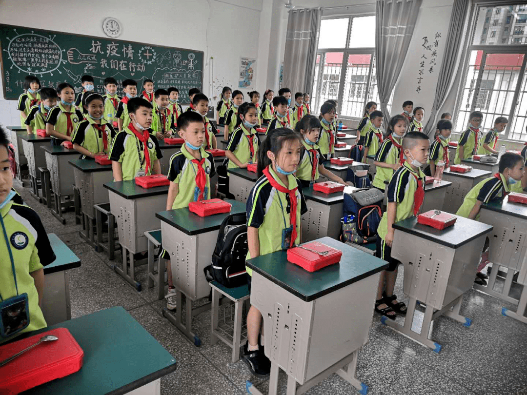 食之有味美在其中芳草学校午间管理服务掠影