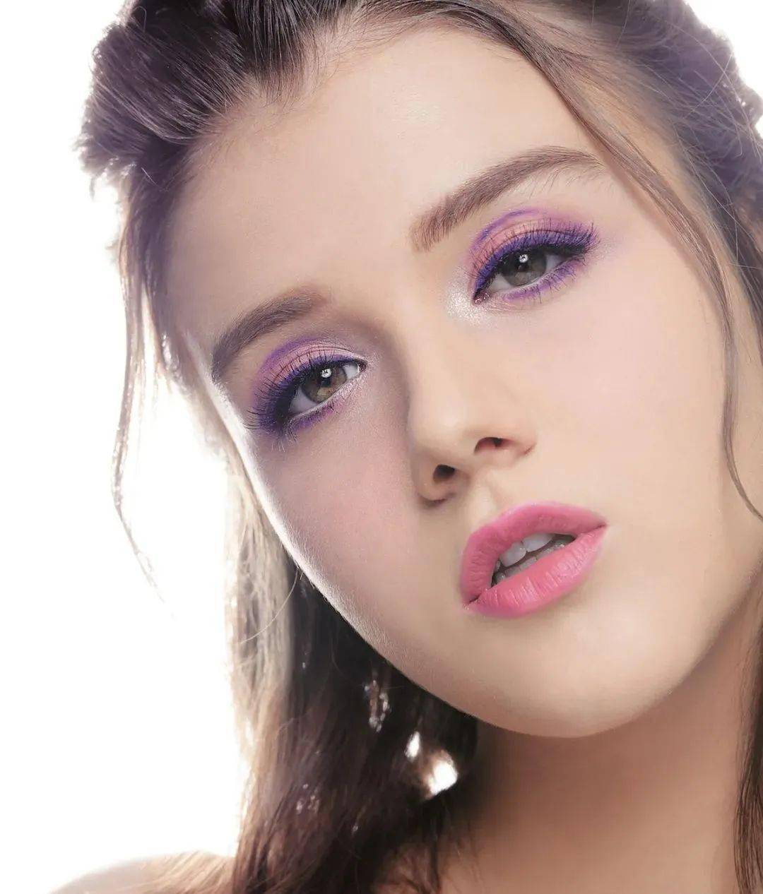 冷柔妆容特点惊艳bbma红毯的霉霉简直是芭比本芭