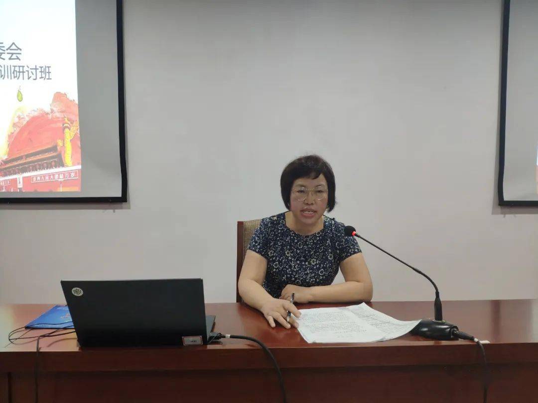 太康县人大常委会选工委主任吕蓉发言.
