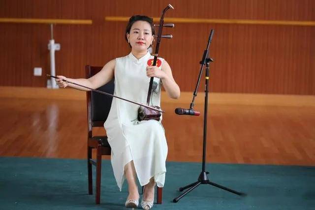 张琦 二胡演奏《山村小景》崔国彪 笙演奏《龙凤呈祥》冯琮瑢 琵琶