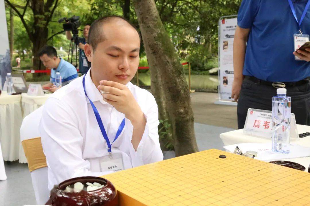 讲棋阵容也是同样豪华,半决赛讲棋嘉宾是名嘴王元八段和孔祥明八段