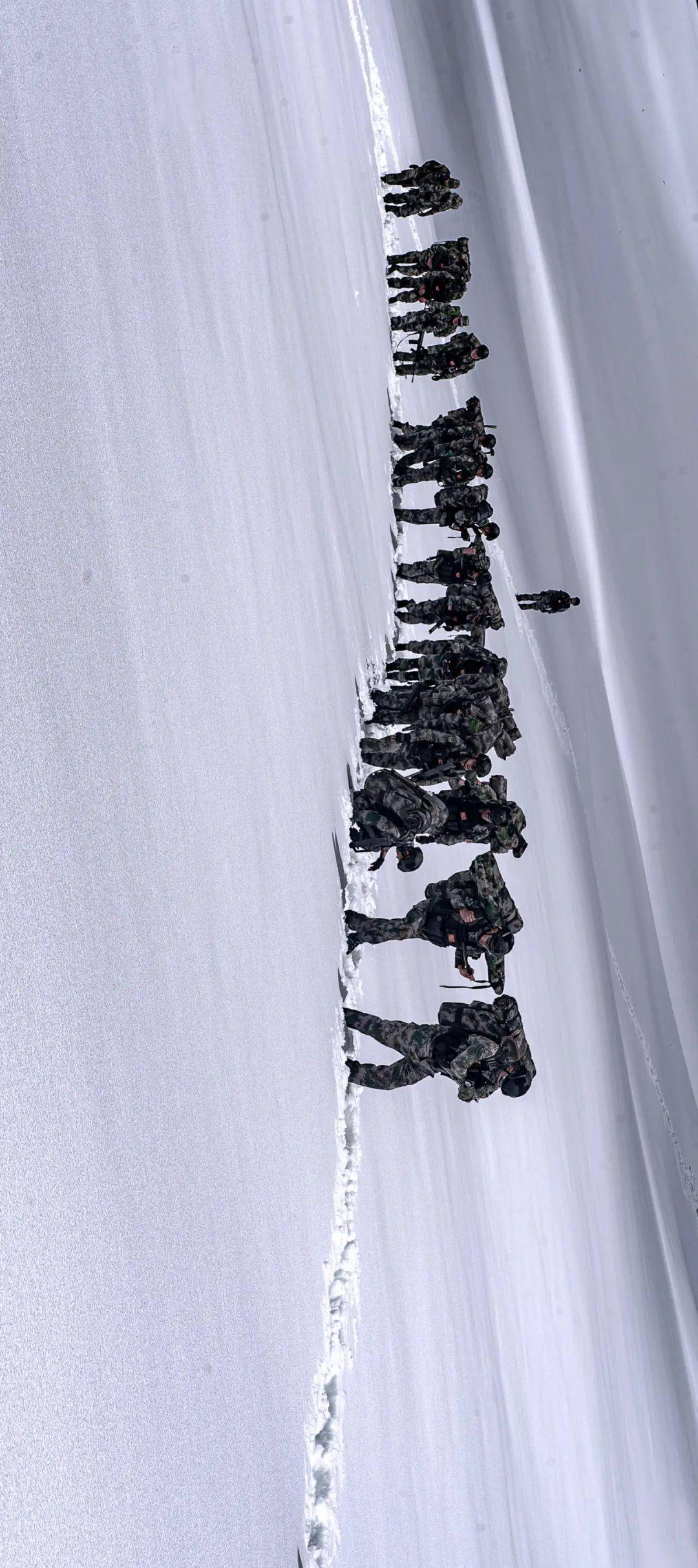 课目雪山重装行军海拔4800米