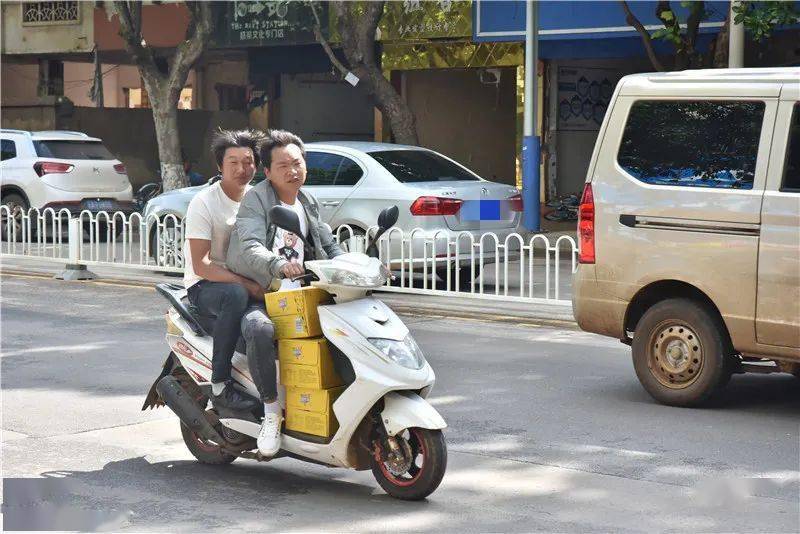 查处了一批骑乘摩托车未佩戴安全头盔和机动车驾乘人员不按规定使用