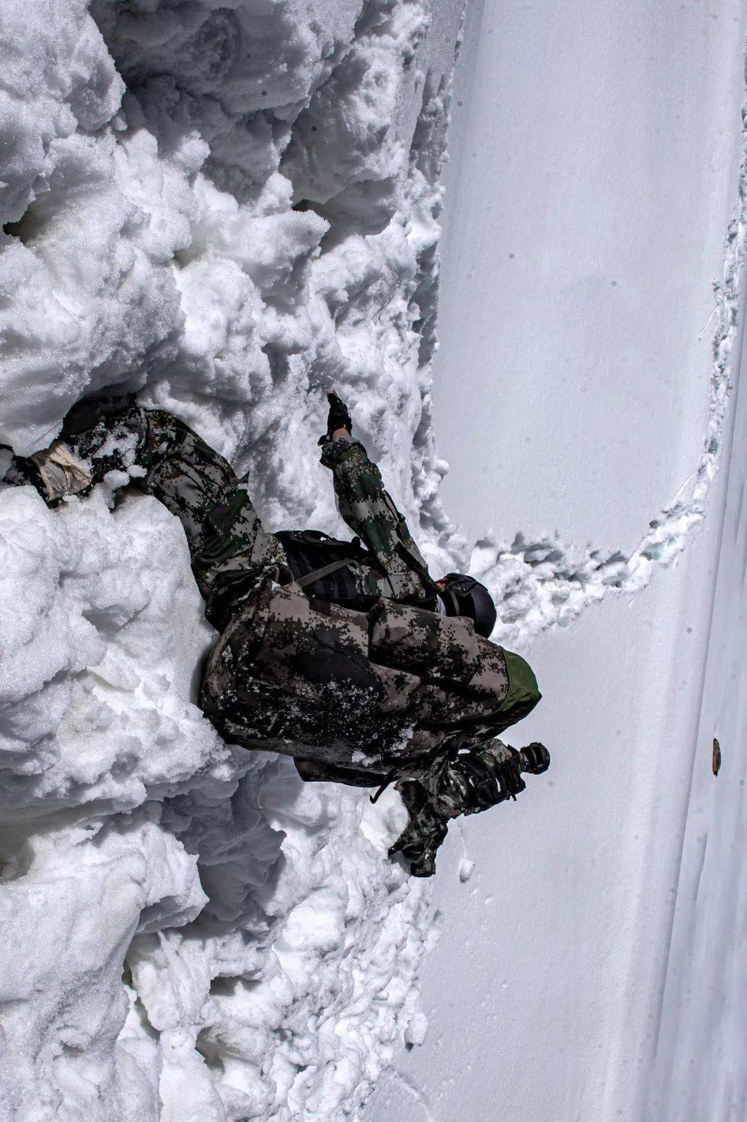 雪山边疆战士图片