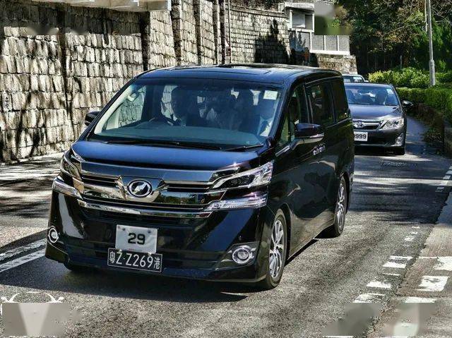 偶遇杨受成的车队3辆车加7个数字堪称香港最豪车队