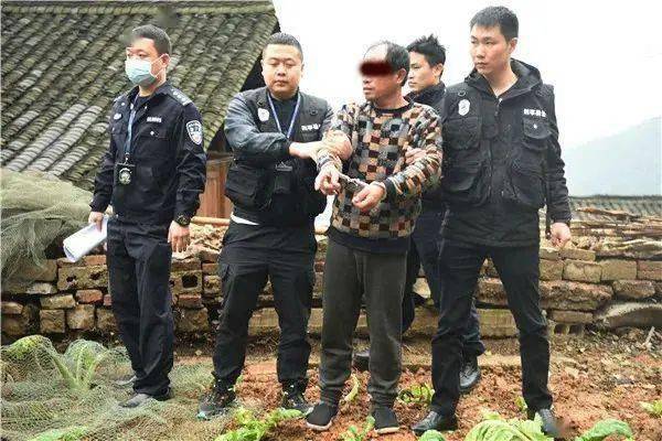 唐山一男子杀害情妇弟弟一家三口逃亡15年终落网