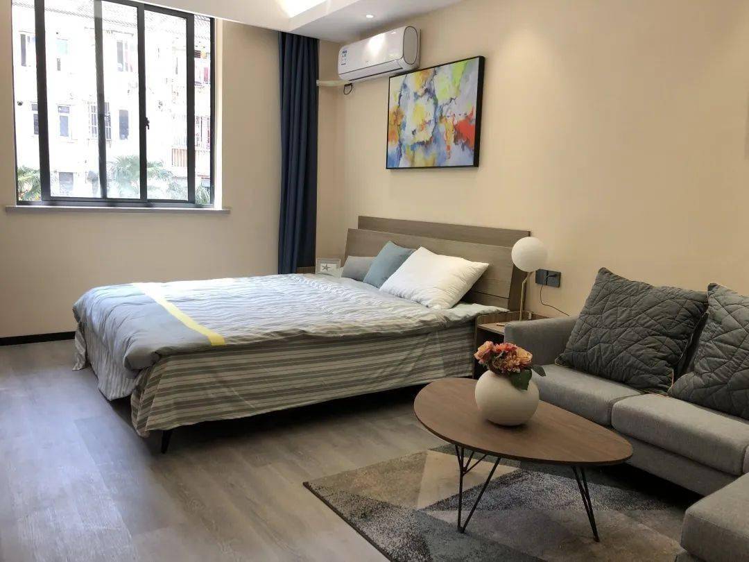 应俱全,满足青年白领需求在受众定位上,"西部乐巢"聚焦于年轻白领群体