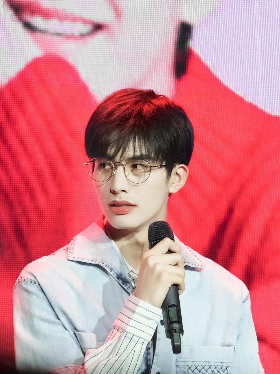 戴上金丝眼镜的帅哥哥们就两个字:想嫁!