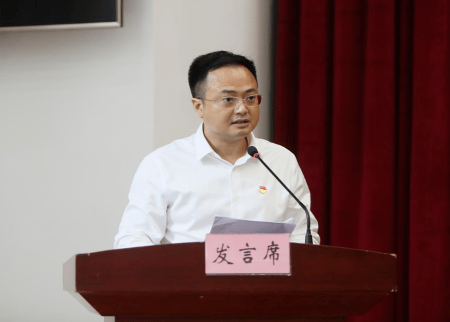 剑阁县委书记,县长张世忠代表剑阁县委作表态发言,他表示:6月13日下午