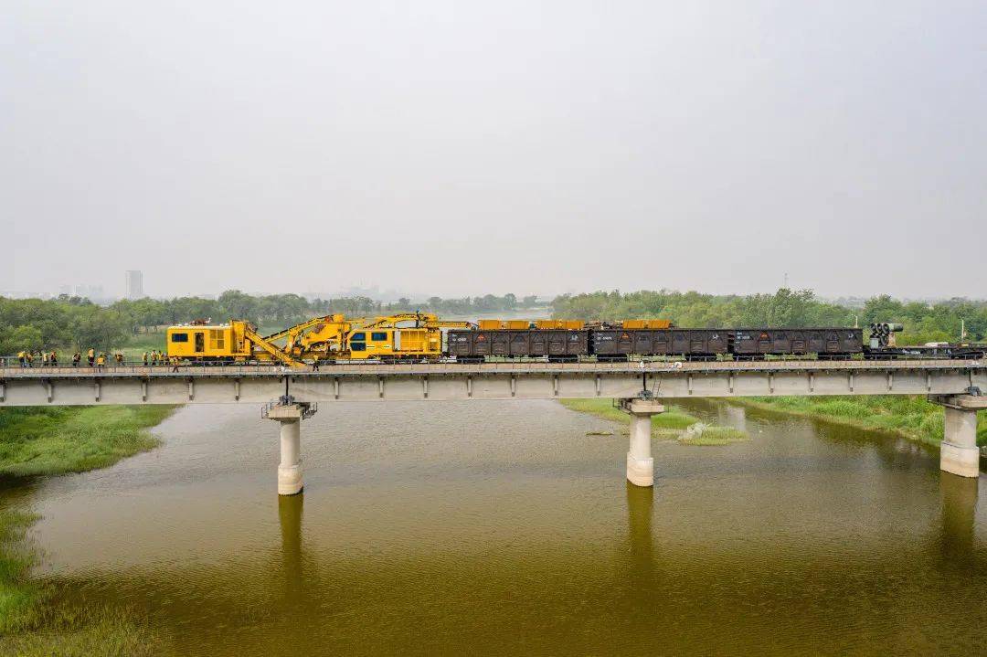 【2020年73期】负重前行 步伐铿锵——黄万线安全生产5000天_铁路建设