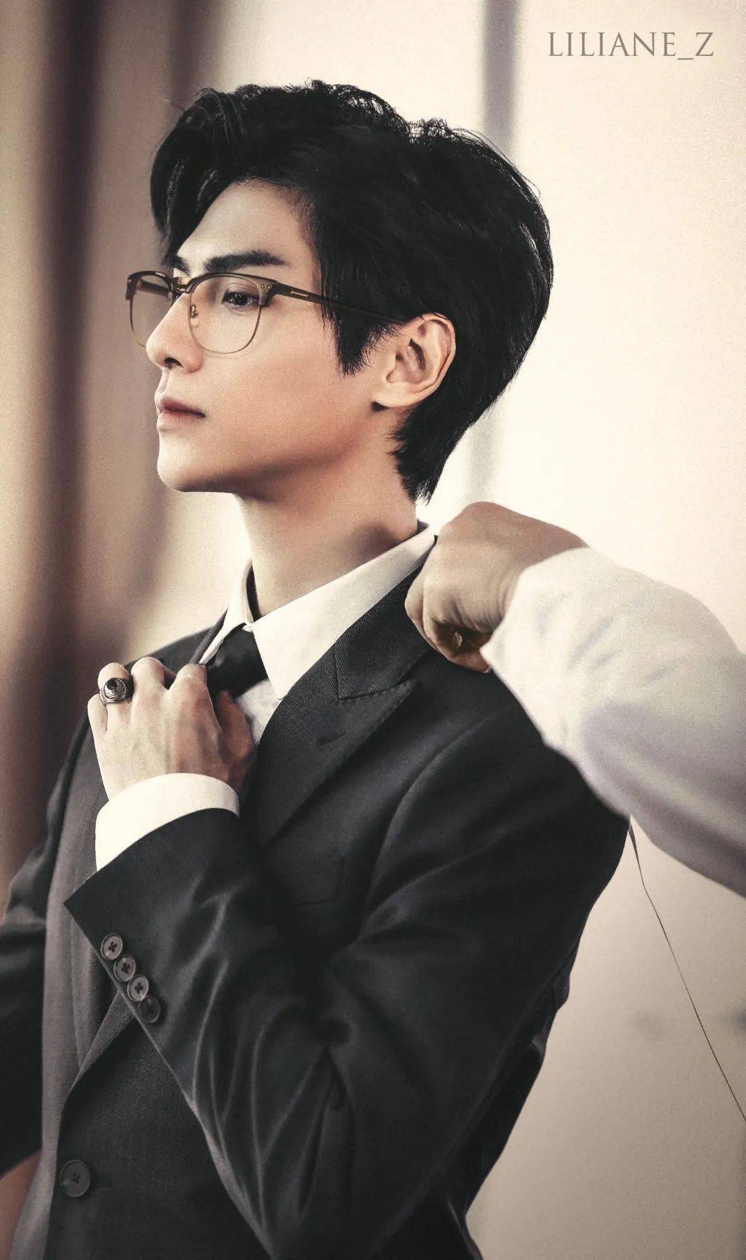 戴上金丝眼镜的帅哥哥们就两个字:想嫁!