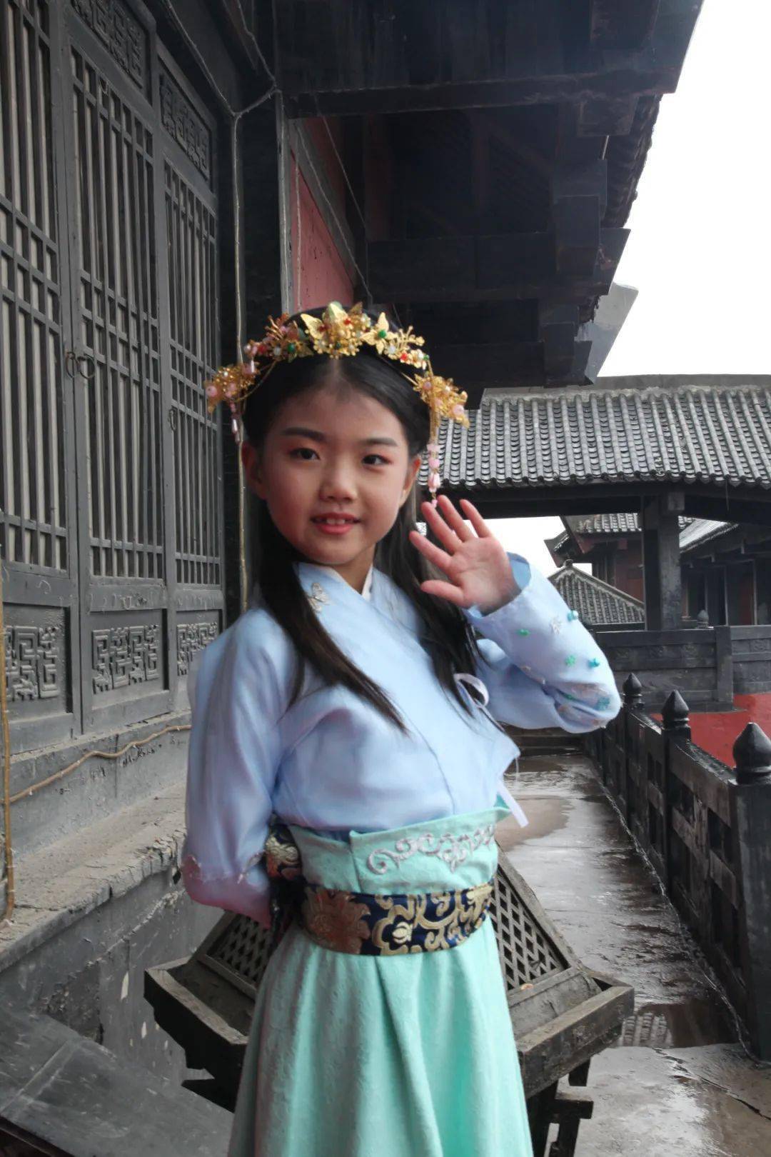 人小鬼大 小演员片场显"特色"