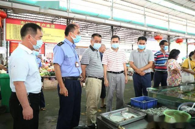 横县副县长冯华东带队开展海鲜市场食品安全大检查