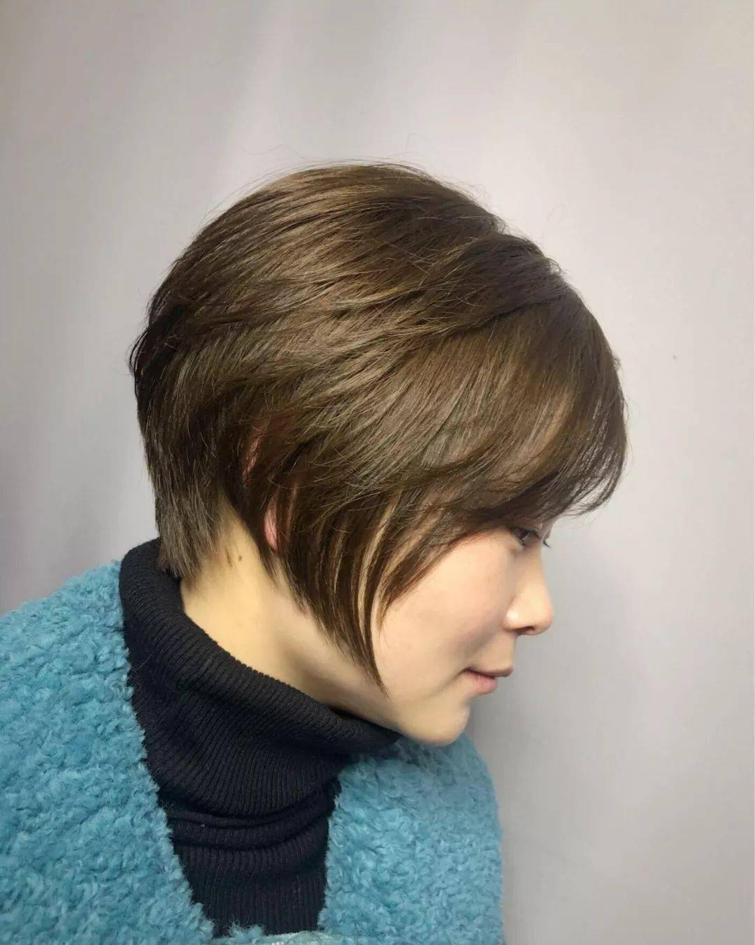 今年流行圆弧短发绝对的瘦脸利器