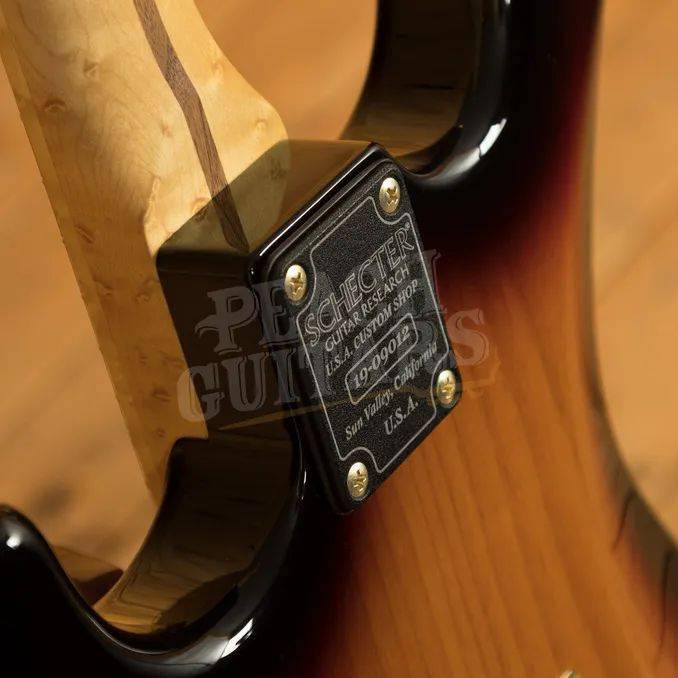 再现恐怖海峡吉他大师markknopfler使用过的schecter吉他