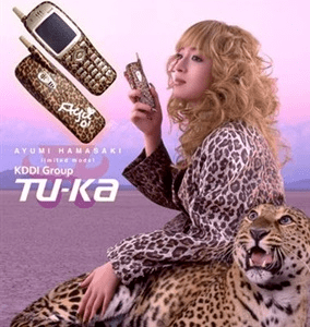 她带起了各种时尚潮流,2000年代初期可以说是滨崎步穿什么就火什么.